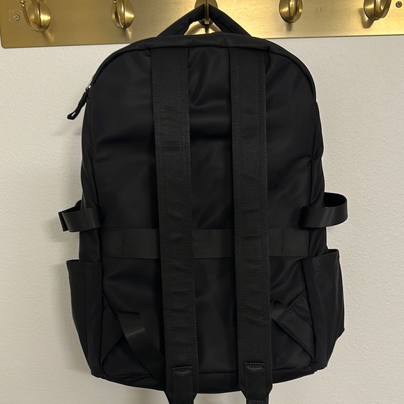 New Crew Backpack 22L
Logo - Picture 3 of 3